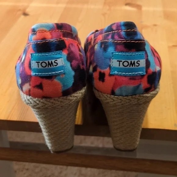 Step into Summer with Toms Oahu Espadrille: Perfect Blend of Style and Comfort - Picture 5 of 15